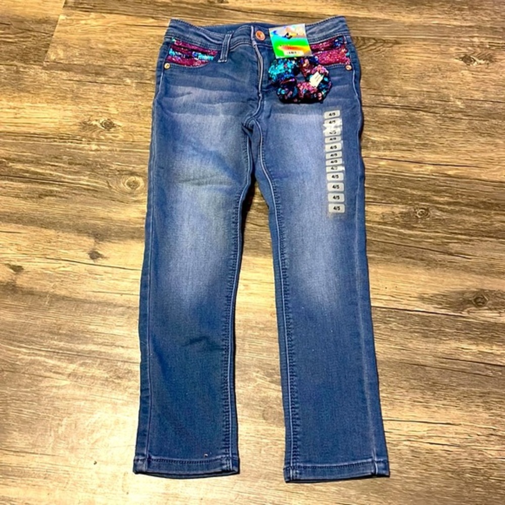 NWT MEMBER’S MARK MY FAVORITE KNIT DENIM JEAN WITH SEQUINS POCKET.